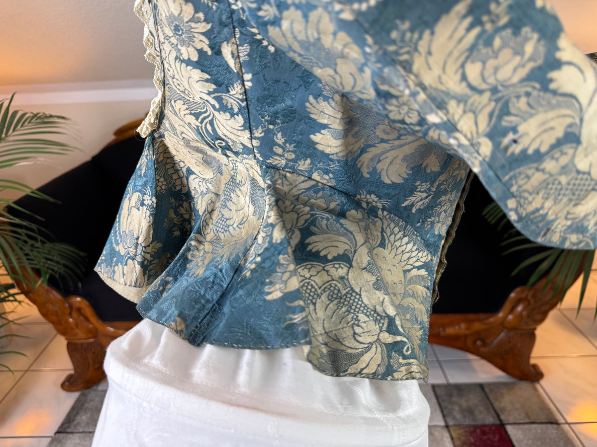 Rococo Caraco 1750 – Blue‑White Floral Silk, Riding‑Style Jacket