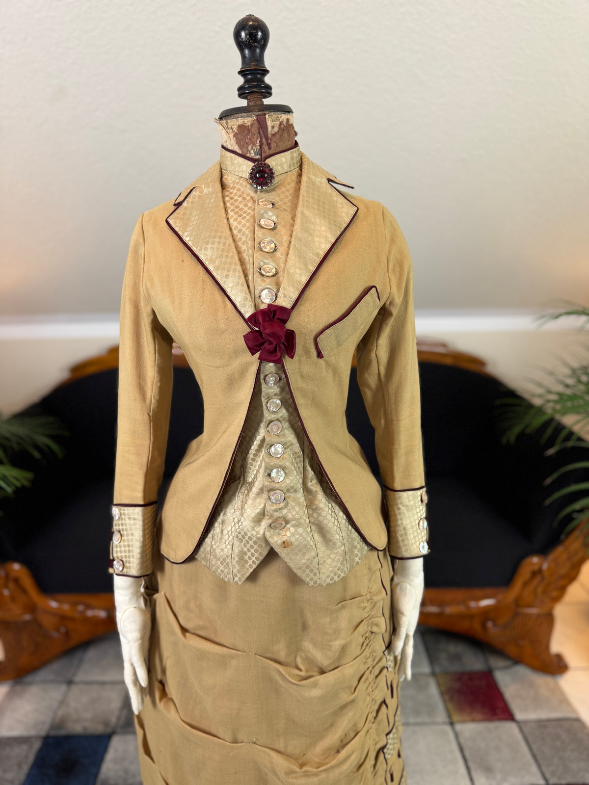Robe de visite antique de style princesse, vers 1878