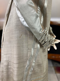 Robe du soir Empire en challis et satin bleu, vers 1815