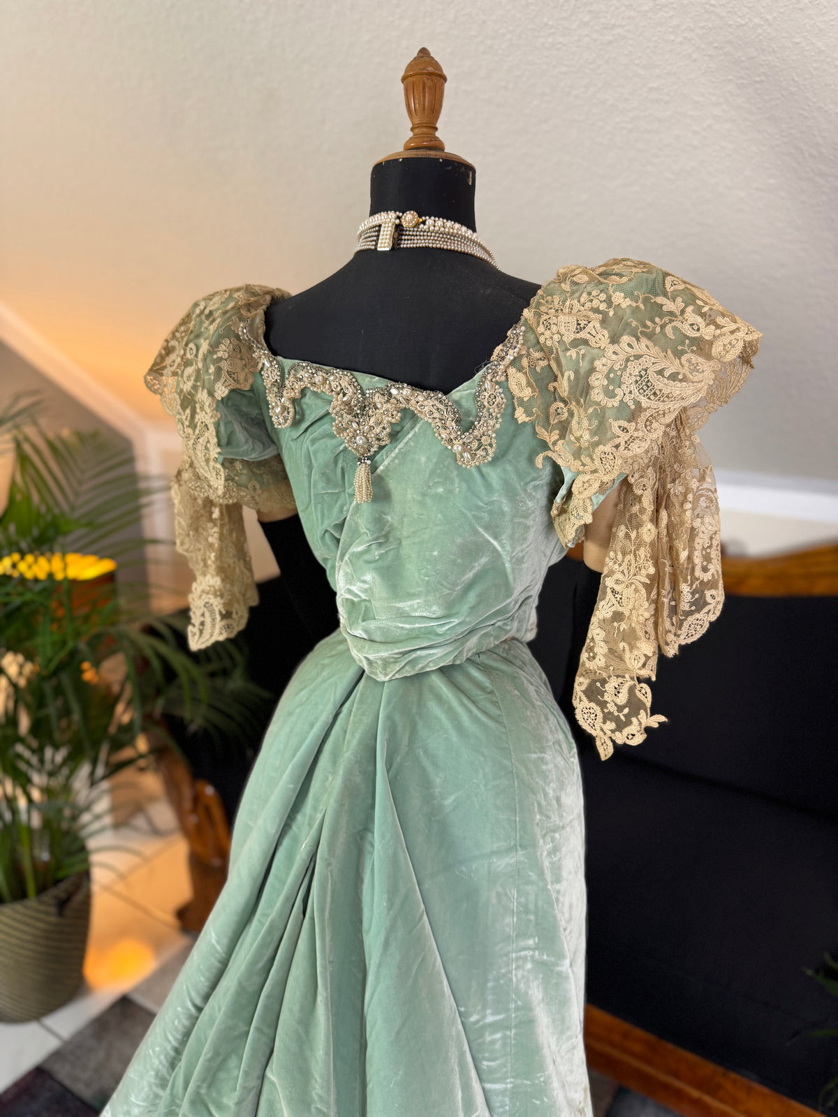 Antique ROUFF Paris Green Velvet Evening Dress – Victorian Couture ca. 1898
