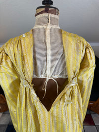 Robe du soir Empire en soie à motifs, vers 1810
