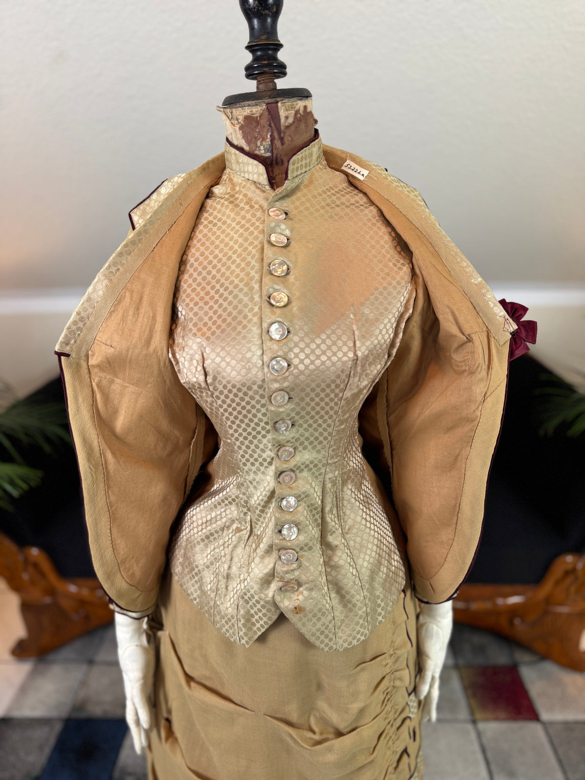 Robe de visite antique de style princesse, vers 1878