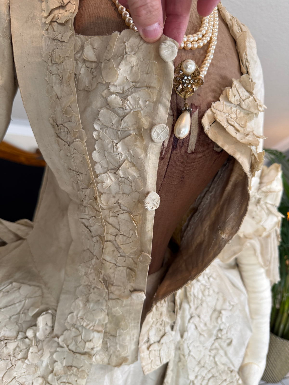 Robe rococo ivoire à la Française et jupon, ca. 1765