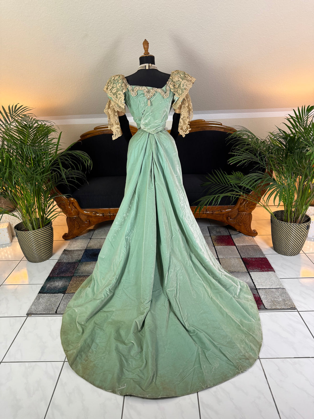 Antique ROUFF Paris Green Velvet Evening Dress – Victorian Couture ca. 1898