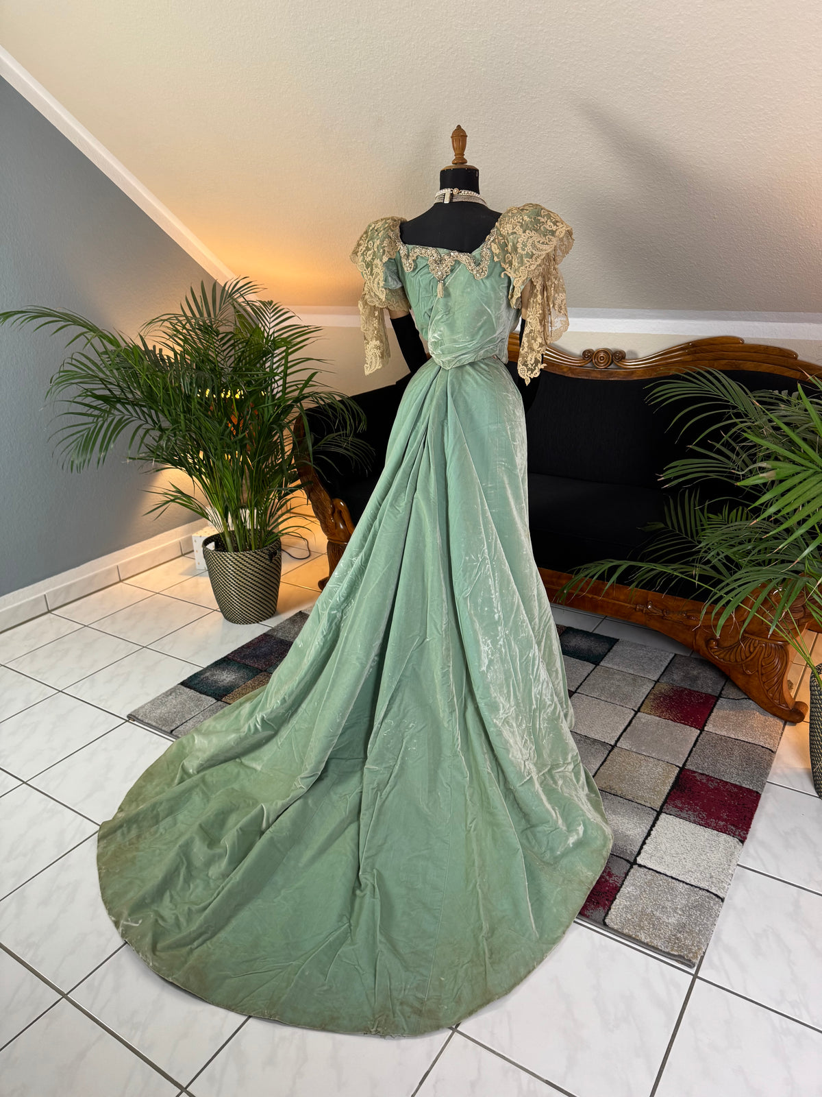 Antique ROUFF Paris Green Velvet Evening Dress – Victorian Couture ca. 1898