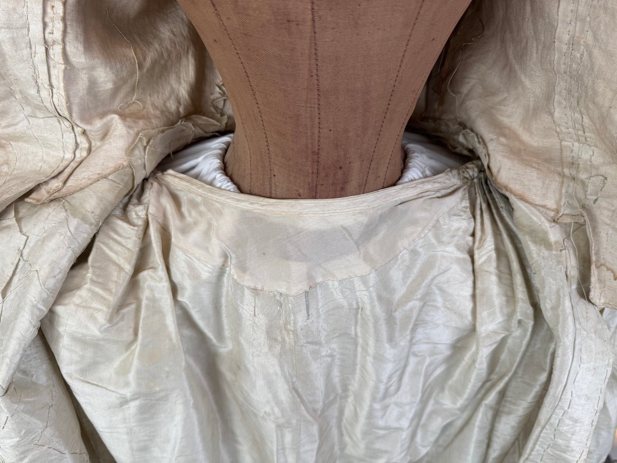 Robe rococo ivoire à la Française et jupon, ca. 1765
