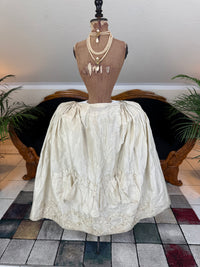 Robe rococo ivoire à la Française et jupon, ca. 1765
