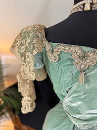 Antique ROUFF Paris Green Velvet Evening Dress – Victorian Couture ca. 1898