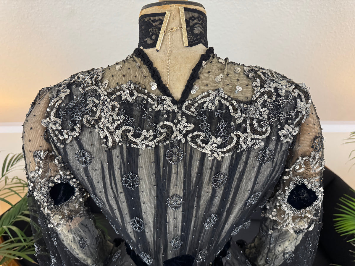 MARC WALTER Exceptional Evening Gown ca. 1904 – Parisian Couture Lace, Tulle & Velvet Masterpiece