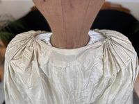 Robe rococo ivoire à la Française et jupon, ca. 1765