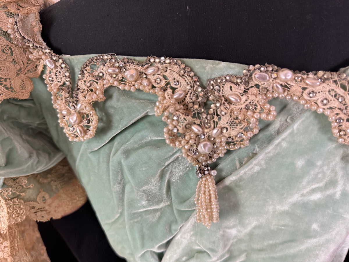 Antique ROUFF Paris Green Velvet Evening Dress – Victorian Couture ca. 1898