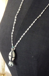 Antikes Perlenhalsband mit Anhänger, 1920er