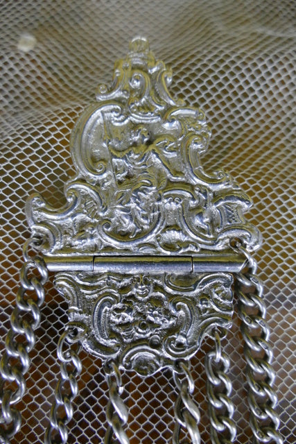 Chatelaine-Brooch, 1902-1964