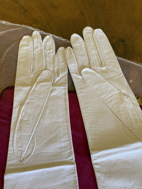 Gants brodés anciens SWELLY, Paris, vers 1915