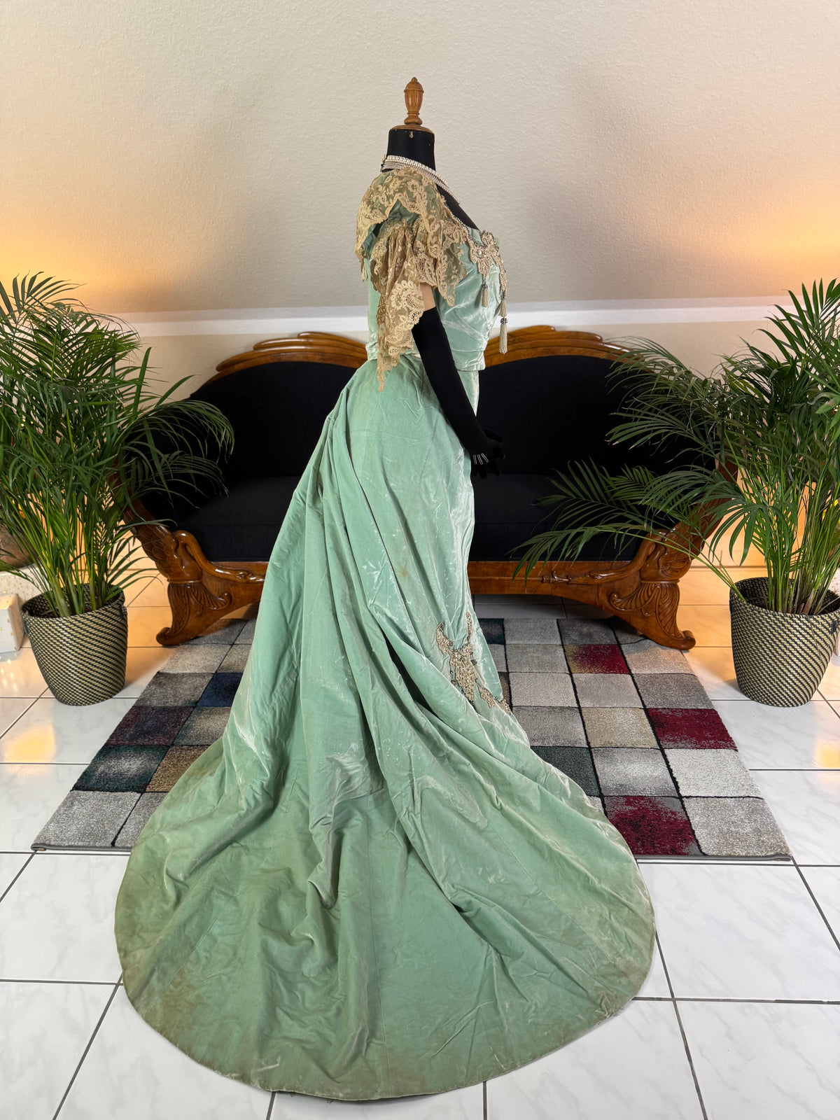 Antique ROUFF Paris Green Velvet Evening Dress – Victorian Couture ca. 1898