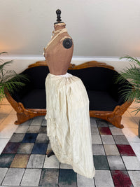 Robe rococo ivoire à la Française et jupon, ca. 1765