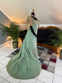 Antique ROUFF Paris Green Velvet Evening Dress – Victorian Couture ca. 1898