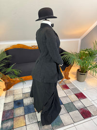 LEGG & MILLARD Antique Riding Ensemble, England, ca. 1904
