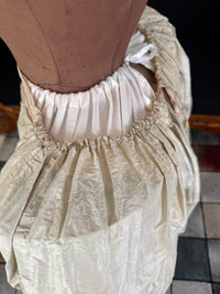 Robe rococo ivoire à la Française et jupon, ca. 1765