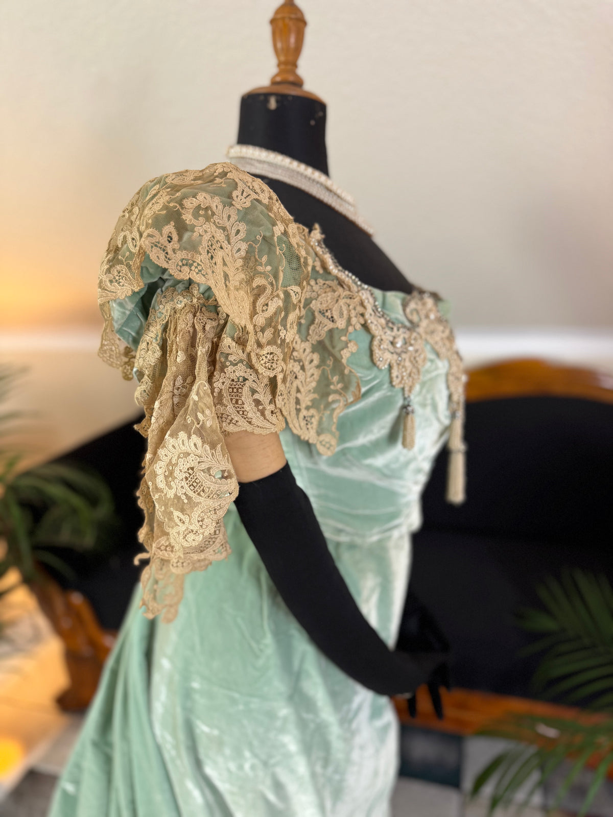 Antique ROUFF Paris Green Velvet Evening Dress – Victorian Couture ca. 1898