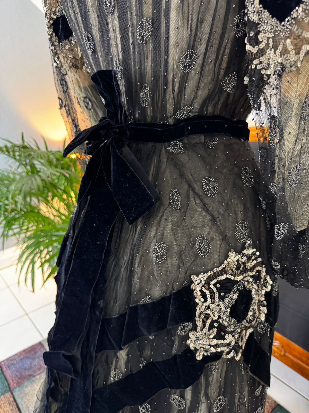 MARC WALTER Exceptional Evening Gown ca. 1904 – Parisian Couture Lace, Tulle & Velvet Masterpiece