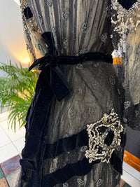 MARC WALTER Exceptional Evening Gown ca. 1904 – Parisian Couture Lace, Tulle & Velvet Masterpiece