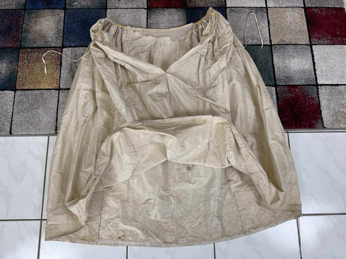 Robe rococo ivoire à la Française et jupon, ca. 1765