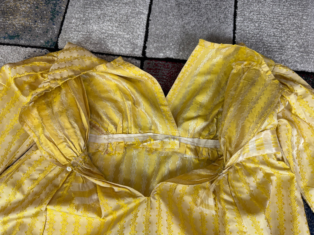 Robe du soir Empire en soie à motifs, vers 1810