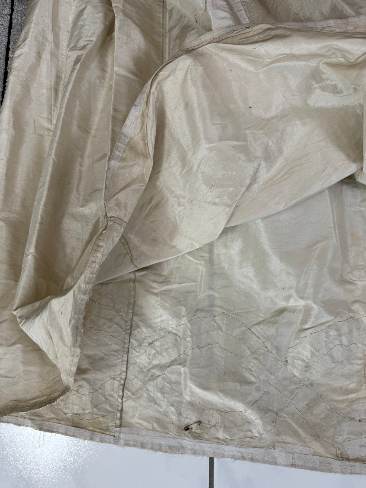 Robe rococo ivoire à la Française et jupon, ca. 1765