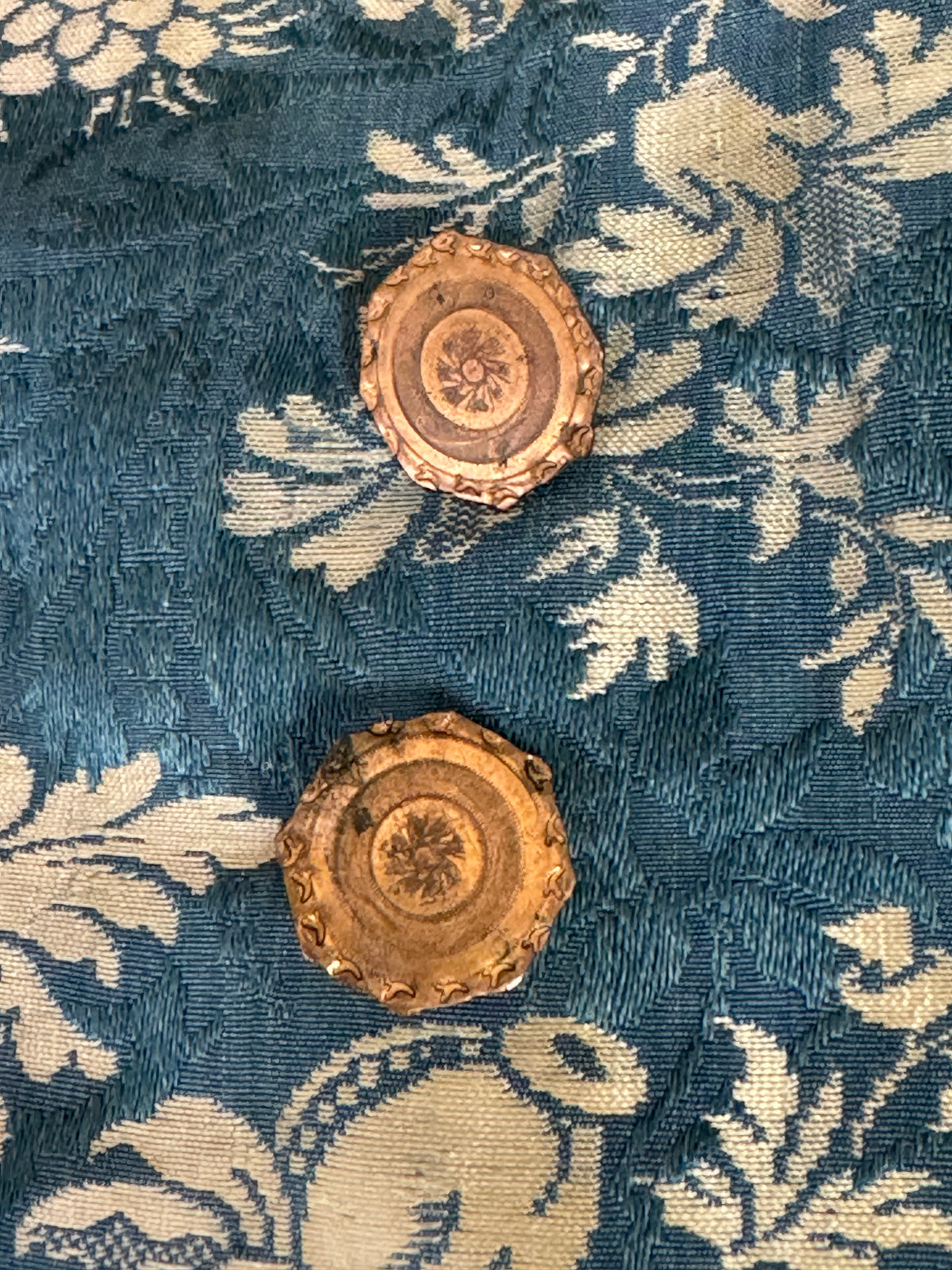 Rococo Caraco 1750 – Blue‑White Floral Silk, Riding‑Style Jacket