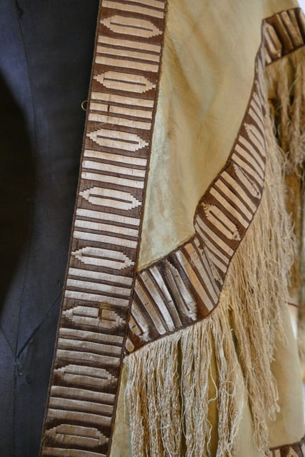 Robe cape à tournure, vers 1870