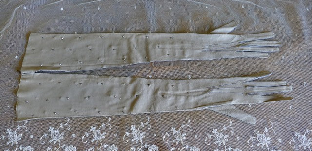 Gants d'opéra anciens, vers 1890-1910