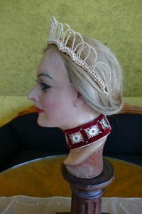 Red Collar, ca. 1900-1905