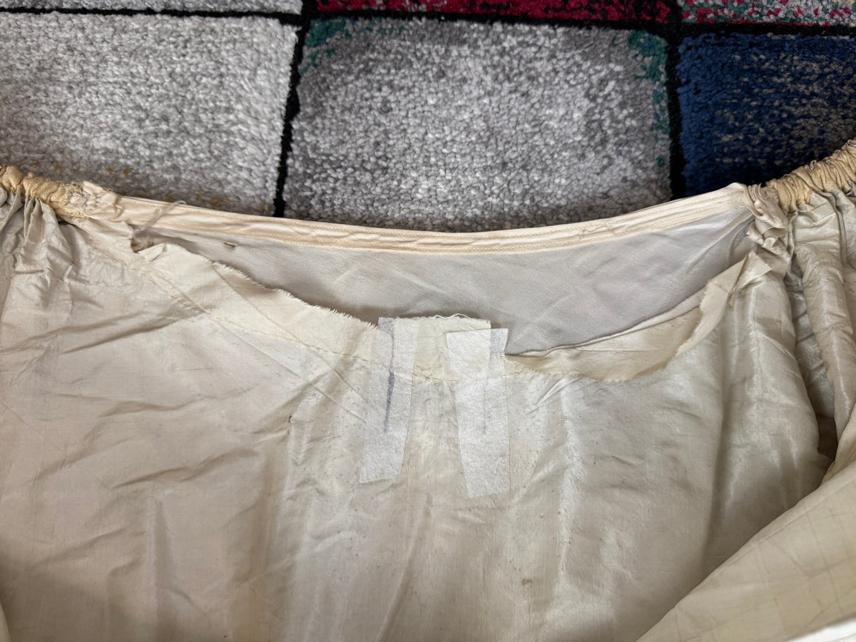 Robe rococo ivoire à la Française et jupon, ca. 1765