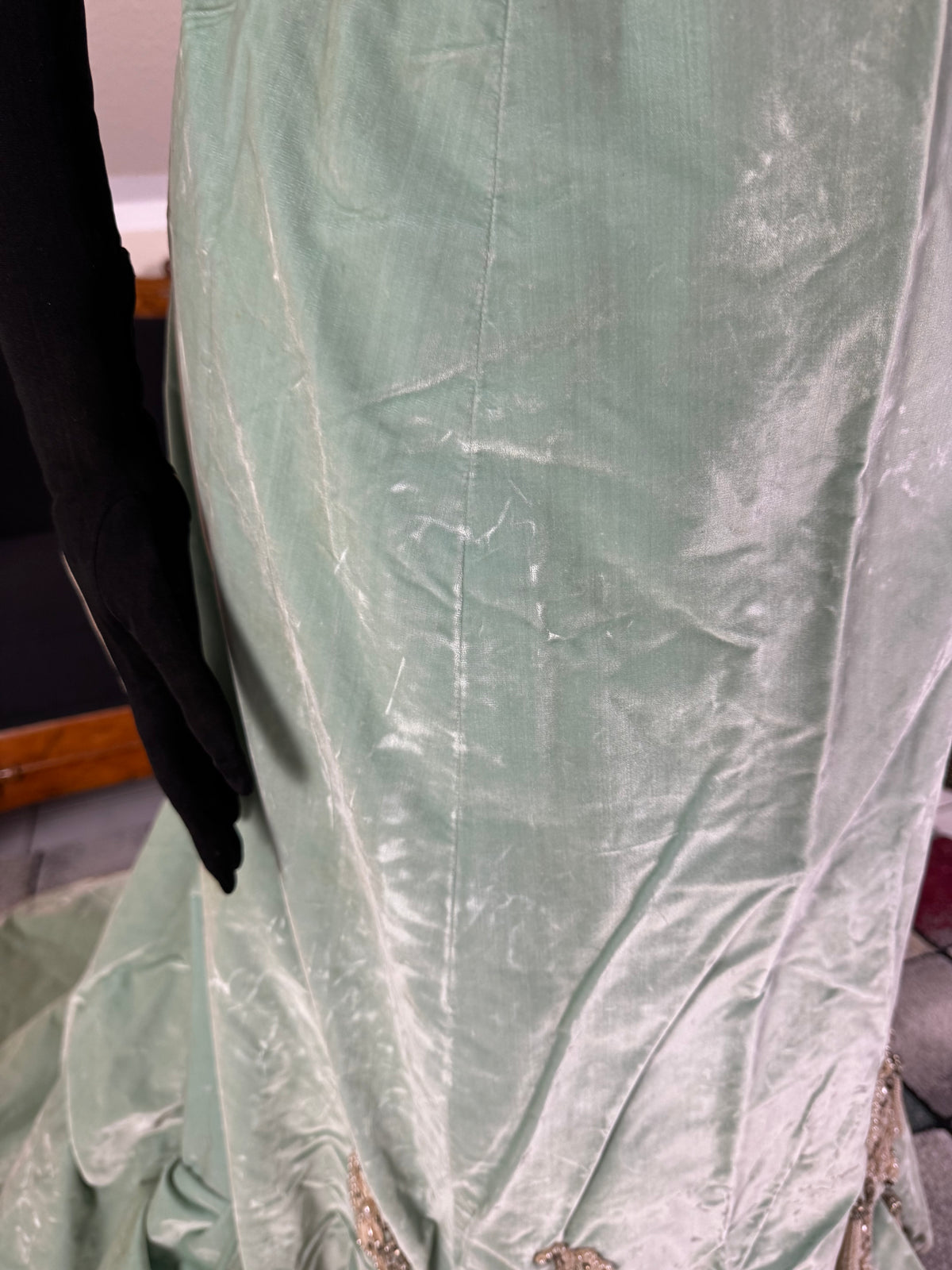 Antique ROUFF Paris Green Velvet Evening Dress – Victorian Couture ca. 1898