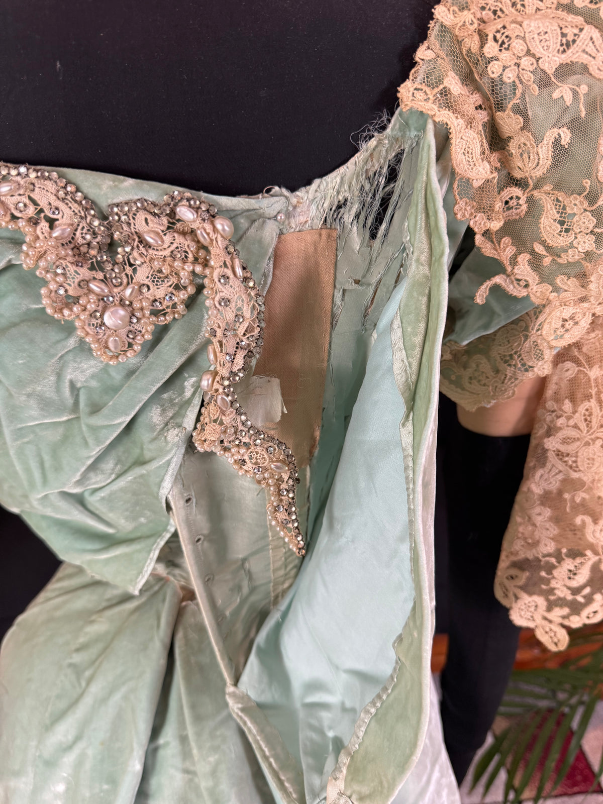 Antique ROUFF Paris Green Velvet Evening Dress – Victorian Couture ca. 1898