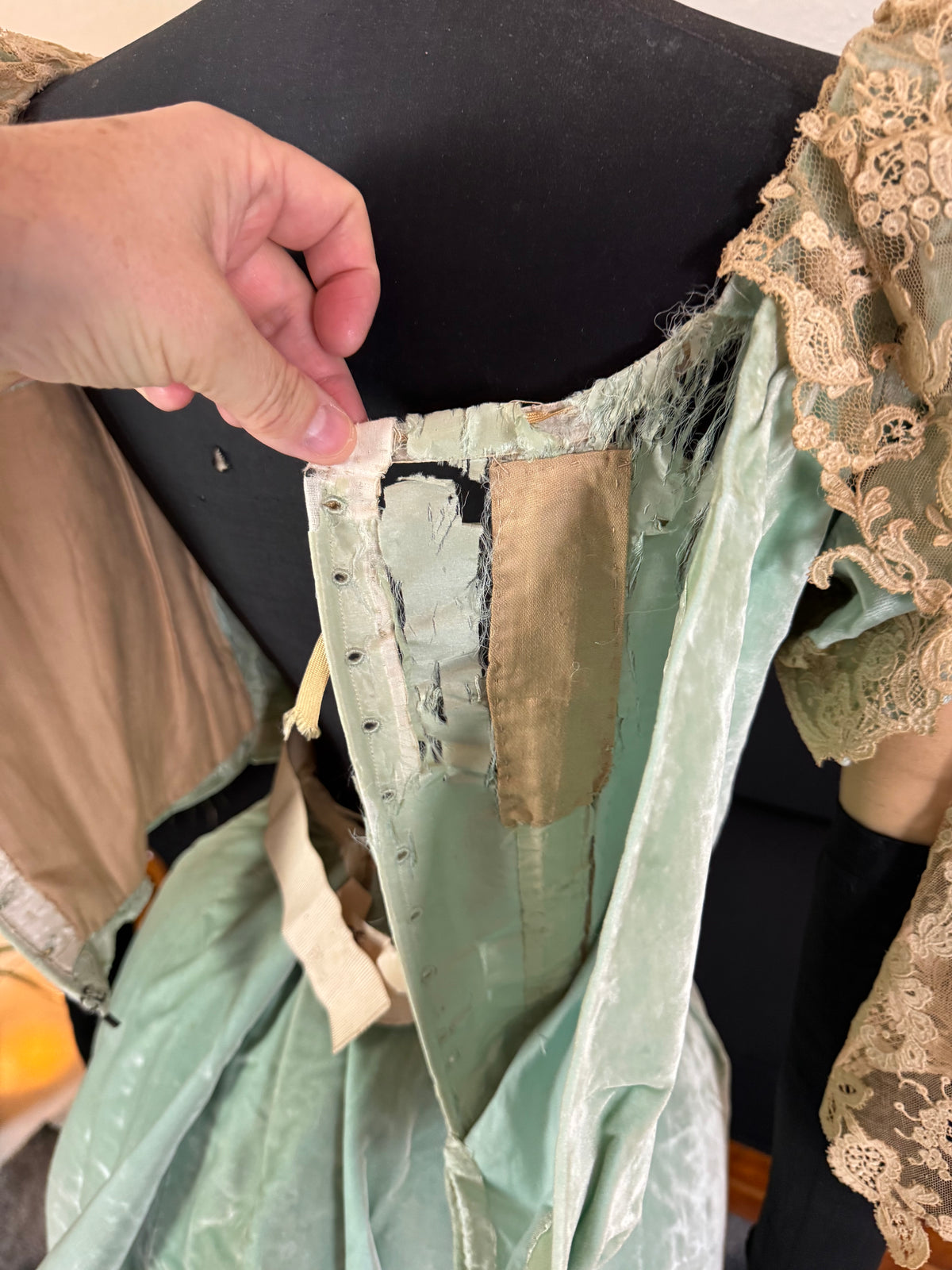 Antique ROUFF Paris Green Velvet Evening Dress – Victorian Couture ca. 1898