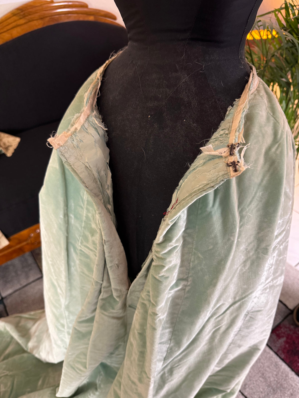 Antique ROUFF Paris Green Velvet Evening Dress – Victorian Couture ca. 1898
