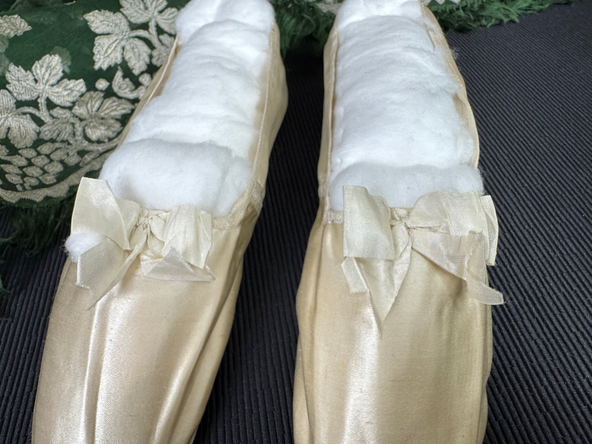 A Lady’s Legacy: Regency-to-Romantic Garments of Mary Newhall, England, ca. 1828