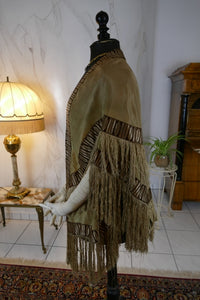 Robe cape à tournure, vers 1870