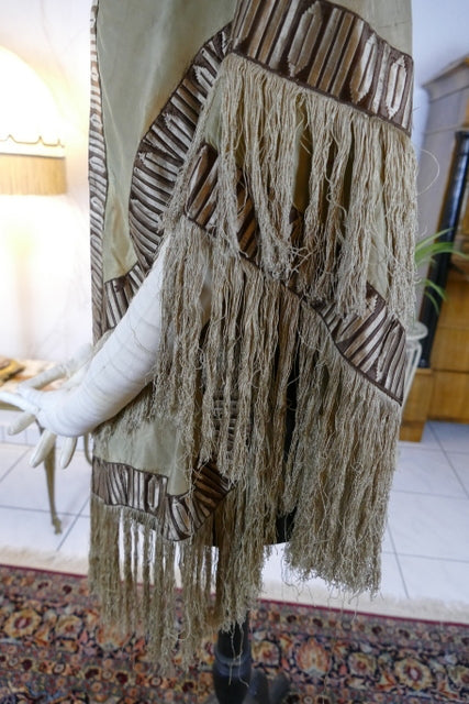 Robe cape à tournure, vers 1870