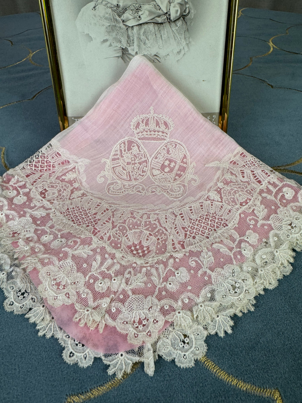 ROYAL Lace Handkerchief with a double coat of arms under a crown: Austria-Tuscany and Bourbon-Sicily, ca. 1861