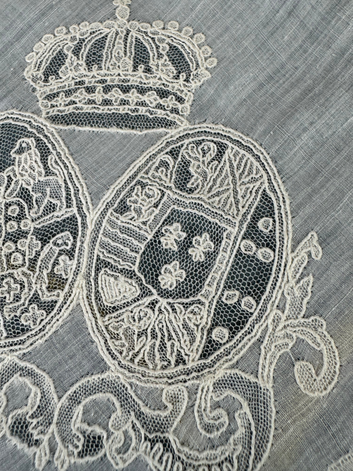 ROYAL Lace Handkerchief with a double coat of arms under a crown: Austria-Tuscany and Bourbon-Sicily, ca. 1861