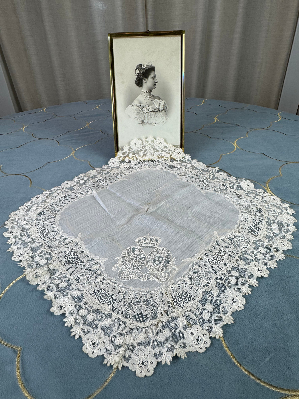ROYAL Lace Handkerchief with a double coat of arms under a crown: Austria-Tuscany and Bourbon-Sicily, ca. 1861