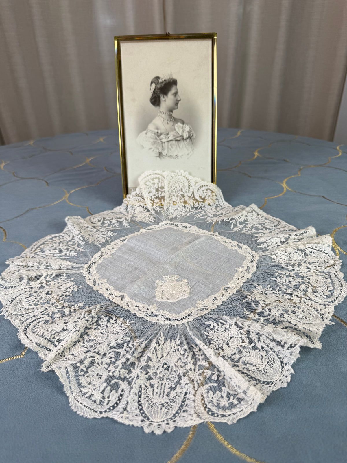 ROYAL Lace Handkerchief with a coat of arms from Austria-Tuscany, ca. 1860
