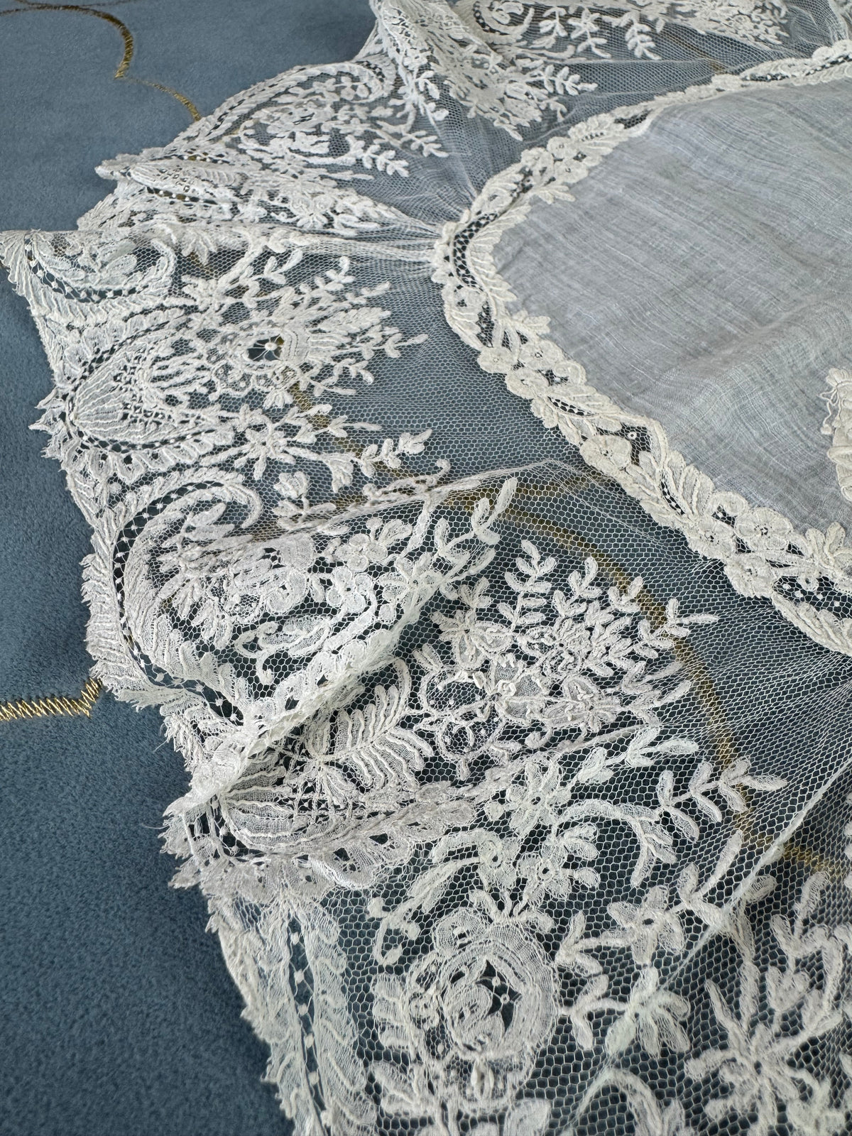 ROYAL Lace Handkerchief with a coat of arms from Austria-Tuscany, ca. 1860