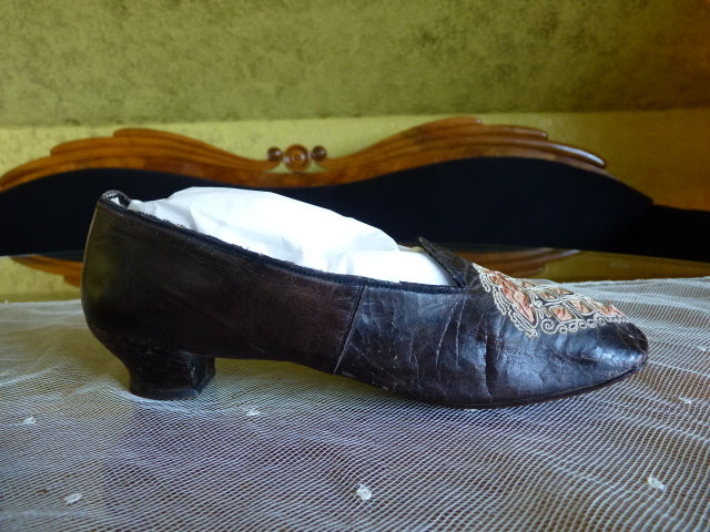 Black Glacé Kid Slippers, pink silk, ca. 1855-1865
