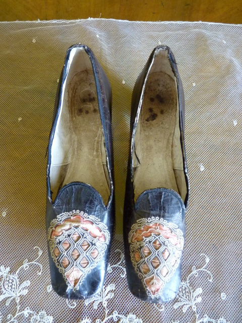 Black Glacé Kid Slippers, pink silk, ca. 1855-1865