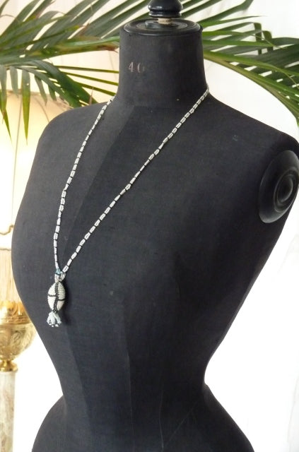 Antikes Perlenhalsband mit Anhänger, 1920er
