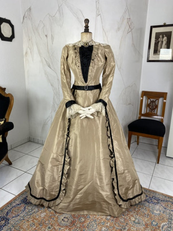 1890-1899 Antique Dresses ANTIQUE GOWN 1890-1899 Antique Dresses ANTIQUE GOWN